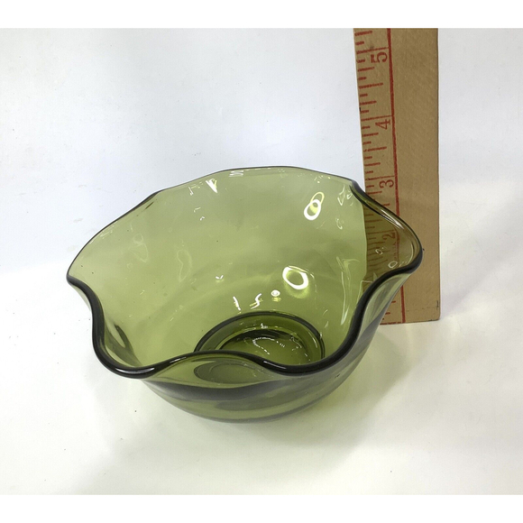 VINTAGE Avocado Green Wavy Ruffled Glass Bowl Anchor Hocking? size 5" x 2.5" - Picture 11 of 12